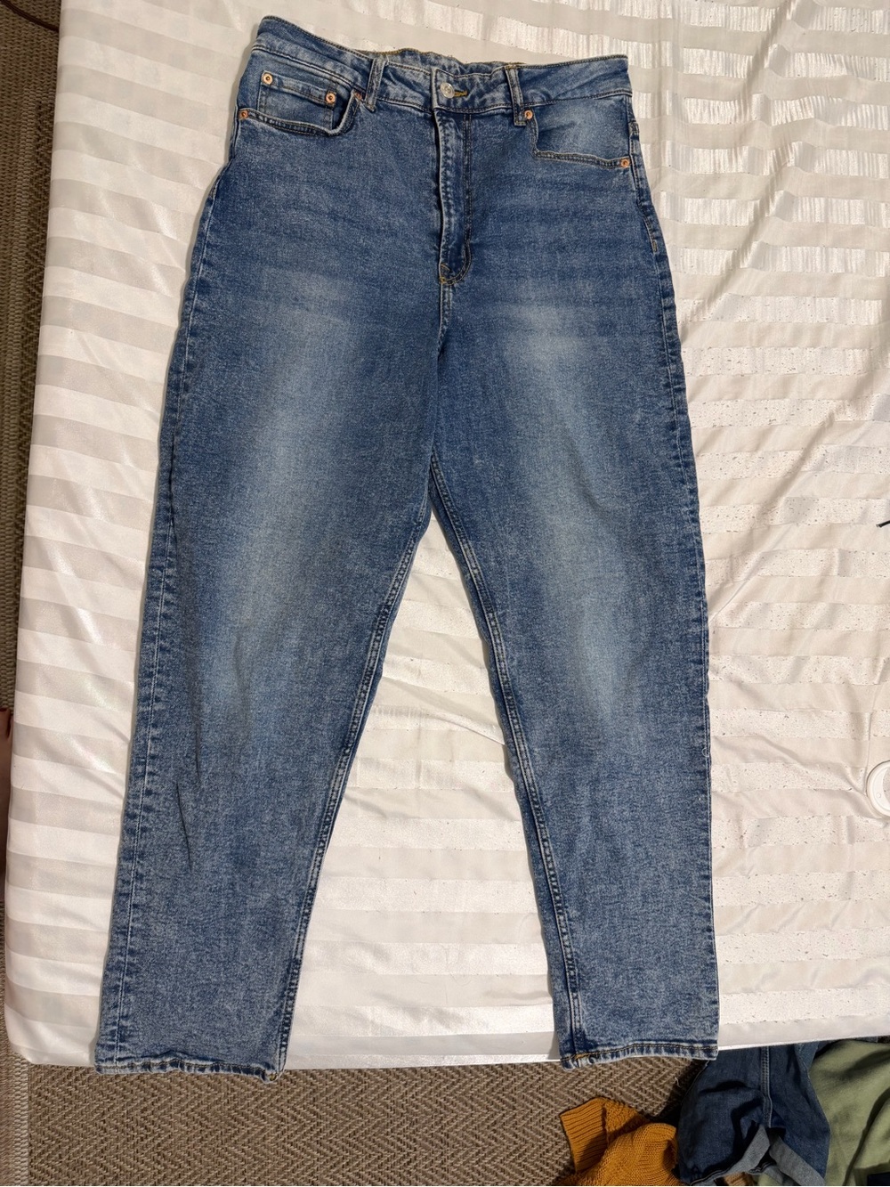 Divided Women's Light Blue High Rise Tapered Jeans H&M